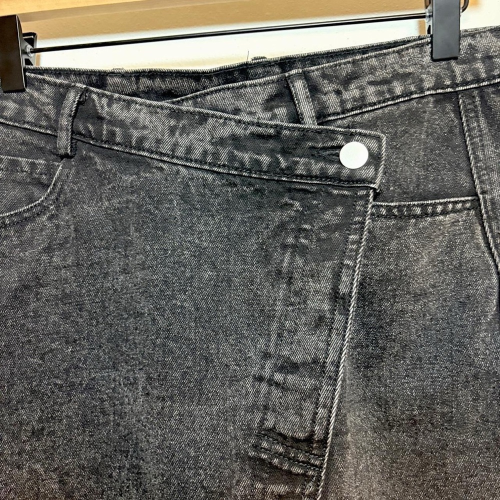 Gilli NWT asymmetric-fastened black stonewashed denim a-line mini skirt - Picture 2 of 7
